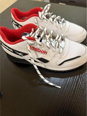 Size US 6 Women’s reebok classic white/red/black leather shoes (m12)